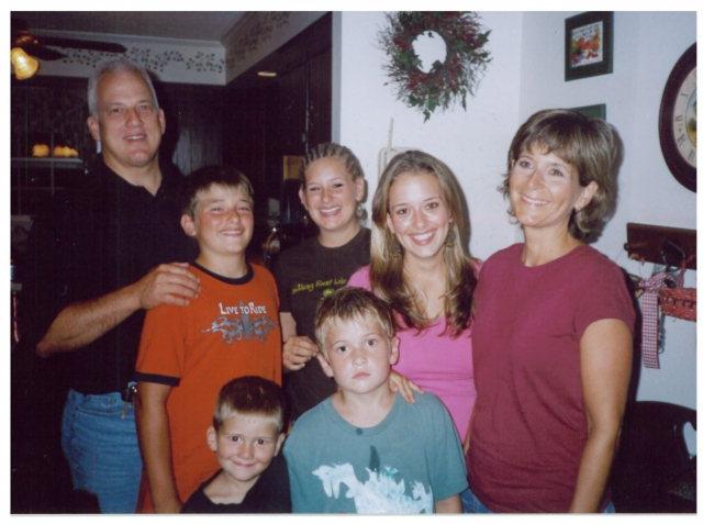 Ellen Curry Alquist with husband Bill and children Jason, Rebekah, Sarah, Andrew and Thomas